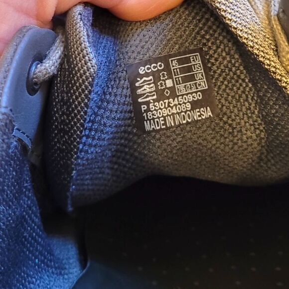 Ecco Light Grey Leather Round Toe Sneakers - Picture 5 of 6